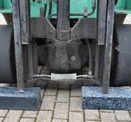 Plastic blocks in forklift service - LuxTek GmbH
