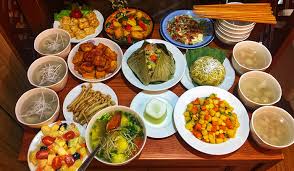 Đặc biệt, mâm cỗ ngày rằm tháng giêng, nhiều gia đình lại không thể thiếu món bánh trôi, bánh chay với mong muốn mang đến một năm mới mọi sự trôi trong việc bày mâm cúng rằm tháng giêng, các gia đình cần phải lưu ý với lễ vật cúng của lễ phật và lễ gia tiên cần để riêng. Nefap6pbp1zzdm