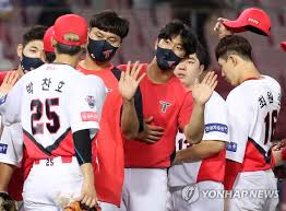 기아 타이거즈 이의리 야구선수 는 광주광역시 출신으로 나이는 2002년 6월 16일 생으로 만 18세입니다. ì‹œì¦Œ 4ìŠ¹ ë‹¬ì„±í•œ ì´ì˜ë¦¬ ì—°í•©ë‰´ìŠ¤