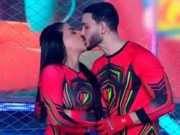ES OFICIAL! Mario Irivarren y Onelia Molina sorprenden con tremendo BESO en  'EEG' - Karibeña