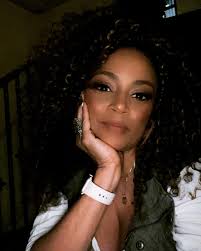 It's national bluetooth day so I'm celebrating with this photo. To all my  friends…I 👏🏾don't 👏🏾care how mad this photo makes you 🤭🤭🤭 #haha  #funny #bluetooth #earpods