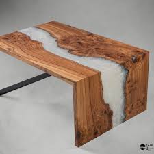 cette table composee de bois massif chene rouge et d une coulee de resine de couleur pearl est nommee la sevre nantaise cet en 2020 table resine blanche table basse