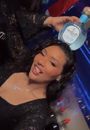 Evie Diaz (@eviediaz8)