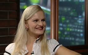 Herečka, komička a v poslední době také velká milovnice fitness popsala, . Blba Blondyna Iva Pazderkova Dva Roky Doslova Bojovala O Zivot A Priznala Co Ji V Osmnacti Letech Malem Zabilo Krajske Listy Cz