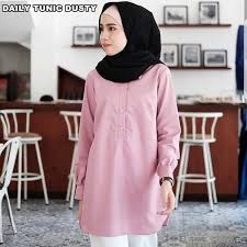 Model baju tunik terbaru yang dirilis tahun ini adalah tunik lengan panjang dengan aksen ruffle serta lipatan pada bagian depan tunik. Jual Busana Muslim Pesta Daily Tunic Dusty Model Terbaru Kekinian Jakarta Barat Pakaian Safira Tokopedia