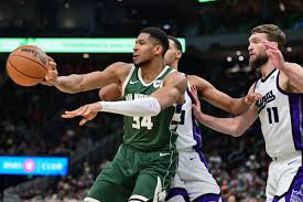 Milwaukee vs. Sacramento Game Review & 3 Takeaways from Bucks beating Kings  - Brew Hoop