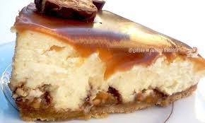 Cheesecake Au Caramel Au Beurre Sale Et Snickers Gateau Et Cuisine Rachida En 2020 Cheesecake Caramel Caramel Au Beurre Caramel Au Beurre Sale