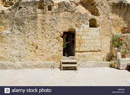 This tomb was first proposed in the 19th century as the site of jesus' burial, in part as an alternative to the church of the holy he was based in jerusalem for three years as representative for israel international. Jesus Grave Tomb Jerusalem Stockfotos Und Bilder Kaufen Alamy