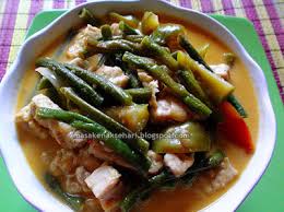Kamu juga bisa tambahkan tahu pada masakan ini. Resep Kacang Panjang Tempe Kuah Santan Pedas