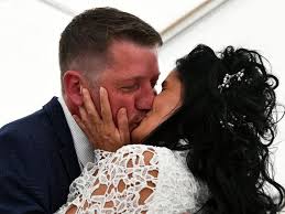 Hochzeitsglück im dritten Anlauf: Turbulente Zeit für Paar aus Greiz