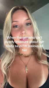 elly day (@ellydayy)'s videos with