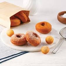 Faits A Base De Pommes De Terre Et Cuits Au Four Ces Beignes Gourmands Sont Des Plus Surprenants En 2020 Avec Images Beigne Au Four Recette Beigne Recette