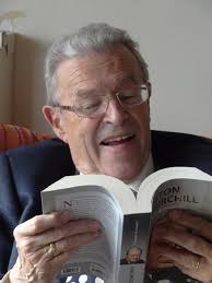 HOMMAGE À JACQUES BOURGEOIS, PROFESSEUR ÉMÉRITE, ANCIEN ÉLU D'ETAMPES ET  GENTLEMAN RECONNU DE TOUS Jacques Bourgeois nous a quittés le 4 mai, à 92  ans. Tous ceux qui l'ont côtoyé sont unanimes