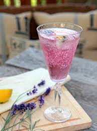 Les cocktails détox sont parfait pour un régime détox après les fêtes ou avant l'été pour vous remettre sur pied ! Cocktail D Ete En 10 Propositions Fraiches Pour Une Garden Party Reussie Sirop Simple Recettes A Base De Lavande Limonade A La Lavande