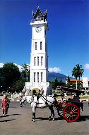 Karena jam gadang adalah ikon penanda pusat kota bukittinggi, maka sangat mudah menemukan bangunan ini ketika kita berada di kota bukittinggi. 10 Gambar Mewarnai Jam Gadang Paling Populer Lingkar Png