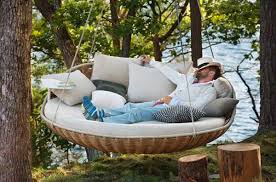 .un nuovo divano da giardino tondo; Letti Da Giardino