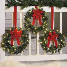 33 Inspiring Apartment Balcony With Christmas Decorations Christmas Wreaths Christmas Wreaths With Lights Outside Christmas Decorations