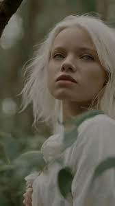 Conheça o livro A MENINA BRANCA da autora nacional Bárbara Bein!, "Até onde  é possível suportar a angústia de se perder de si para, literalmente,  sentir a dor e o prazer do outro? Em A Menina Branca, ...