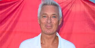 Martin kemp is starring as billy flynn in chicago at the phoenix theatre in london's west end until saturday 1st september. Martin Kemp Marks End Of Owen S In Eastenders Entertainment Daily
