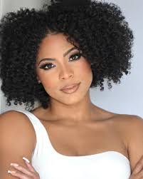 Courtney Samuels's Instagram, Twitter & Facebook