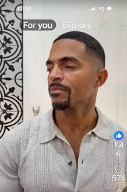 Just watched the sneak peak.... Am I going crazy or does Anthony have a  beard ???? On the same season where we'll see him becoming a dad ??? Do  they want to