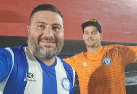 Quizás esto no va acá porque es algo más bien personal, pero quería  compartirles el inmenso amor que le tengo a la selección uruguaya desde  hace muchos, muchos años. Soy argentino, bien