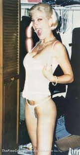 Tori Spelling fully naked at Largest Celebrities Archive!