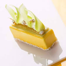 Dans Le Dernier Jdp Retrouvez Mon Petit Gateau Victoria Compose D Un Biscuit Mirliton Au Citron Vert Une Marmelade D Fancy Desserts Pastry Design Desserts