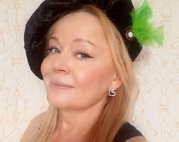 Flat Cap Made of Dark Green Velvet Fabric and Lined in Linen, for  16th-century Re-enactment.