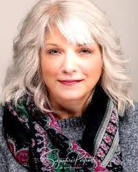 Suzanne Puckett's Instagram, Twitter & Facebook