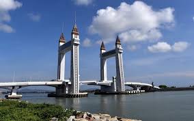 Jambatan angkat terengganu atau terengganu drawbridge merupakan sebuah jambatan imbang yang terletak di kuala terengganu, terengganu, malaysia. Jambatan Angkat Drawbridge Kuala Terengganu Dibuka 1 Ogos Alhijrah Online
