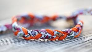 Le bracelet tissu est disponible en deux versions : Bracelet Liberty Bracelets Liberty Bracelet Tissu Bijoux En Tissu