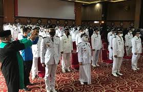 Ketua polis sepang, acp wan kamarul azran wan yusof menunjukkan rampasan ketum pada sidang media di ibu pejabat polis. Sekda Pekanbaru Minta Bekerja Maksimal Ini Nama Ratusan Pejabat Yang Dilantik Cakaplah Berpikir Berbuat Bercakap