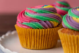 Make someone smile with these cheery rainbow cupcakes. Rainbow Dash Cupcakes Mit Ela Sallys Blog