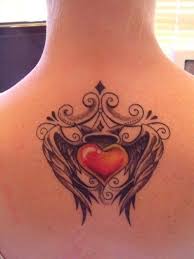 Kanatli Tacli Kalp Dovmesi Heart Tattoo With Crown And Wings Heart Tattoo Red Heart Tattoos Heart With Wings Tattoo