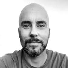 Jag är själv mycket fascinerad (men också förfärad) av Geoffrey Hintons  tankegångar kring AI som "varelser". Om man kallar AI varelser kan det vara  bra att först definiera vad det är för