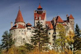 Printre cele mai frumoase locuri in aer liber din sighisoara sau din apropierea sa, pe unde va puteti plimba si relaxa intre vizitarea principalelor obiective turistice se numara piata cetatii, unde se gasesc si o multime de restaurante si magazine. Locuri De Vizitat In Transilvania Divahair Ro