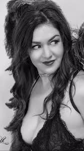 Coming in 🔥 for the weekend @crystalmartin20 ! , Loving the vintage  Hollywood vibes we created in this session! 🩷❤️🩷, Which is your fave?  Black & White or Color?, How do you want to be photographed? , ...