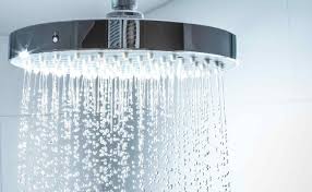 Die entscheidung zwischen badewanne & dusche kann schwer fallen. Regendusche Nachrusten Ist Das Moglich Badratgeber Com