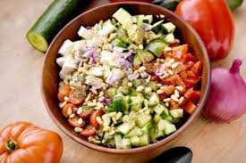Salade Grecque Facon Buddha Bowl Recette Salade Grecque Recette Salade Grecque Plat Vegetarien