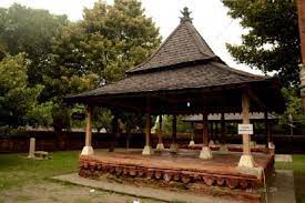 Rumah kasepuhan atau keraton kasepuhan ini didirikan oleh pangeran cakrabuana pada tahun 1529. 8 Keunikan Rumah Adat Kasepuhan Di Jawa Barat Penuh Nilai Budaya