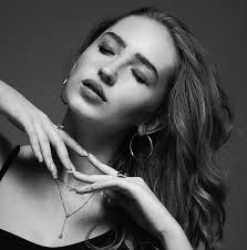 Less noise, more presence.