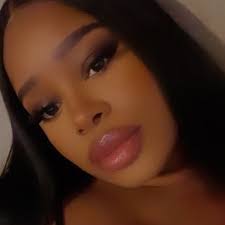 Carly Hooker's Instagram, Twitter & Facebook