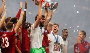 Alberto moreno helped villarreal beat manchester united in europa league final. Te Quiero Hermano Alberto Moreno Recuerda A Reyes Al Ganar La Champions Ultimas Noticias De Deportes Cadena Ser