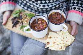 Mélangez le tout, couvrez et laissez mijoter 30 minutes. Bean Chili With Walnuts Chocolate Green Kitchen Stories