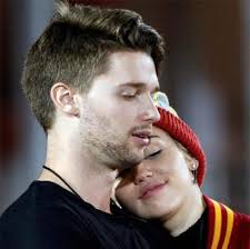 Baru 3 Bulan Pacaran, Patrick Habiskan Rp 613 Miliar untuk Miley Cyrus