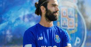 Si tienes piel delgada, no me sigas. Sergio Oliveira Este Nao E Um Clube Qualquer E O Melhor De Portugal Invicta De Azul E Branco