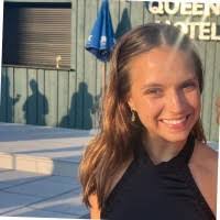 Abigail Bird's Instagram, Twitter & Facebook