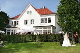 Villa Halstenbek Hochzeit Die Romantische Villa Halstenbek In Hamburg Gehort Zu Den Hochzeitslocations Hochzeitslocation Hochzeit Hamburg Location Hamburg
