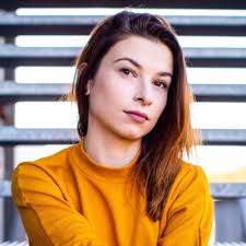 Priscilla Rogy sur LinkedIn : En 2020, j'ai lancé un podcast qui a  totalement changé ma vie. Je suis…